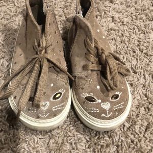 Gap cat sneakers 🐱